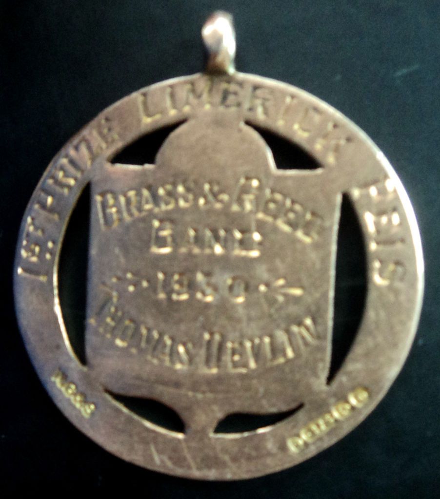 9ct Gold Irish Medal or Fob   Limerick Feis Festival 1930 Brass & Reed