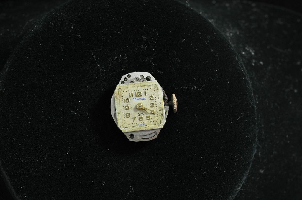 VINTAGE LADIES SWISS/WALTHAM 25J WRISTWATCH MOVEMENT RUNNING