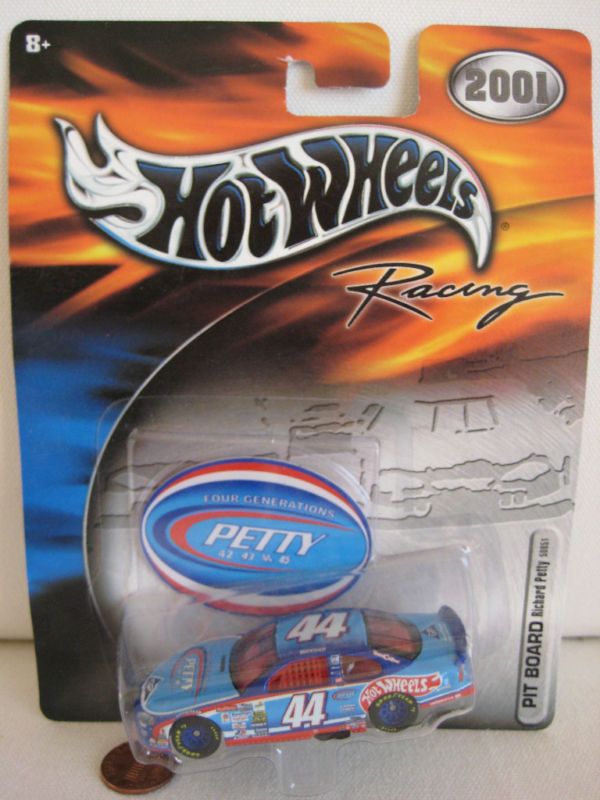 Hot Wheels Racing 2001 NASCAR Richard Petty 44 New