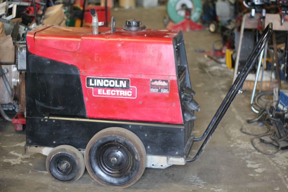 Lincoln Electric Welder Generator Ranger 305G w Wheels