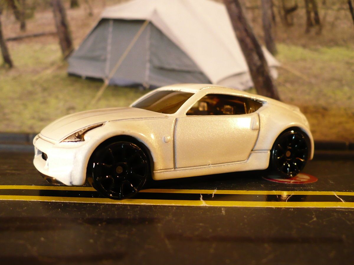 Nissan 370Z Off White w TLC Rimz